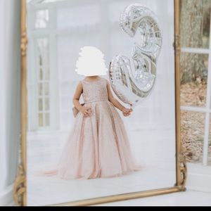 Size: 2T but also fits a 3T.